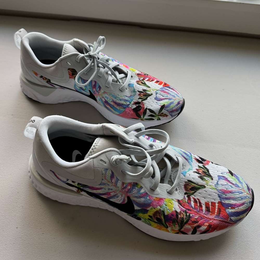 Nike odyssey react tropical floral, women’s 10.5